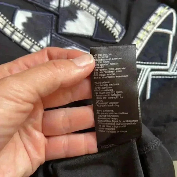 MARGITTES | Black t-shirt with  embroidered shoes - Picture 8 of 8